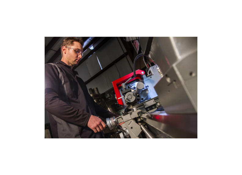 Jet Tools EVS-1440 with Newall DP700 DRO and Collet Closer JT9-311449 machine in use