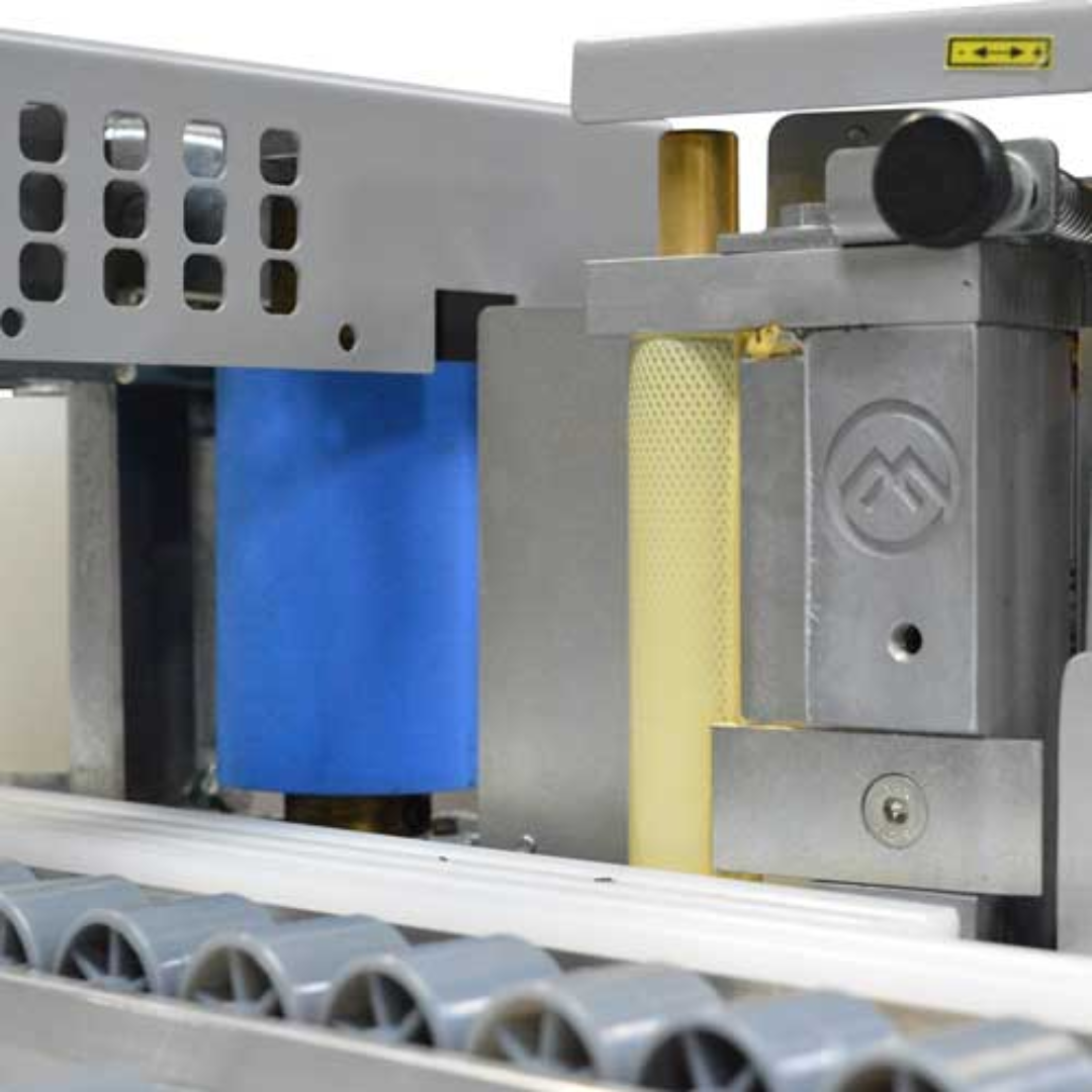 Cabinet Edgebander CBC.MR conveyor roller feed system close-up for smooth panel movement