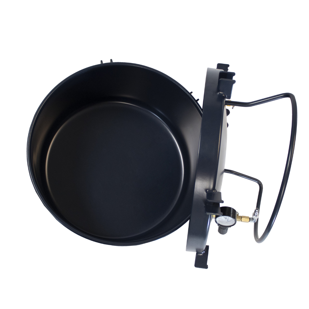 California Air Tools 1810C 10 Gallon Pressure Pot for Resin or Epoxy Casting interior chamber view for resin casting applications
