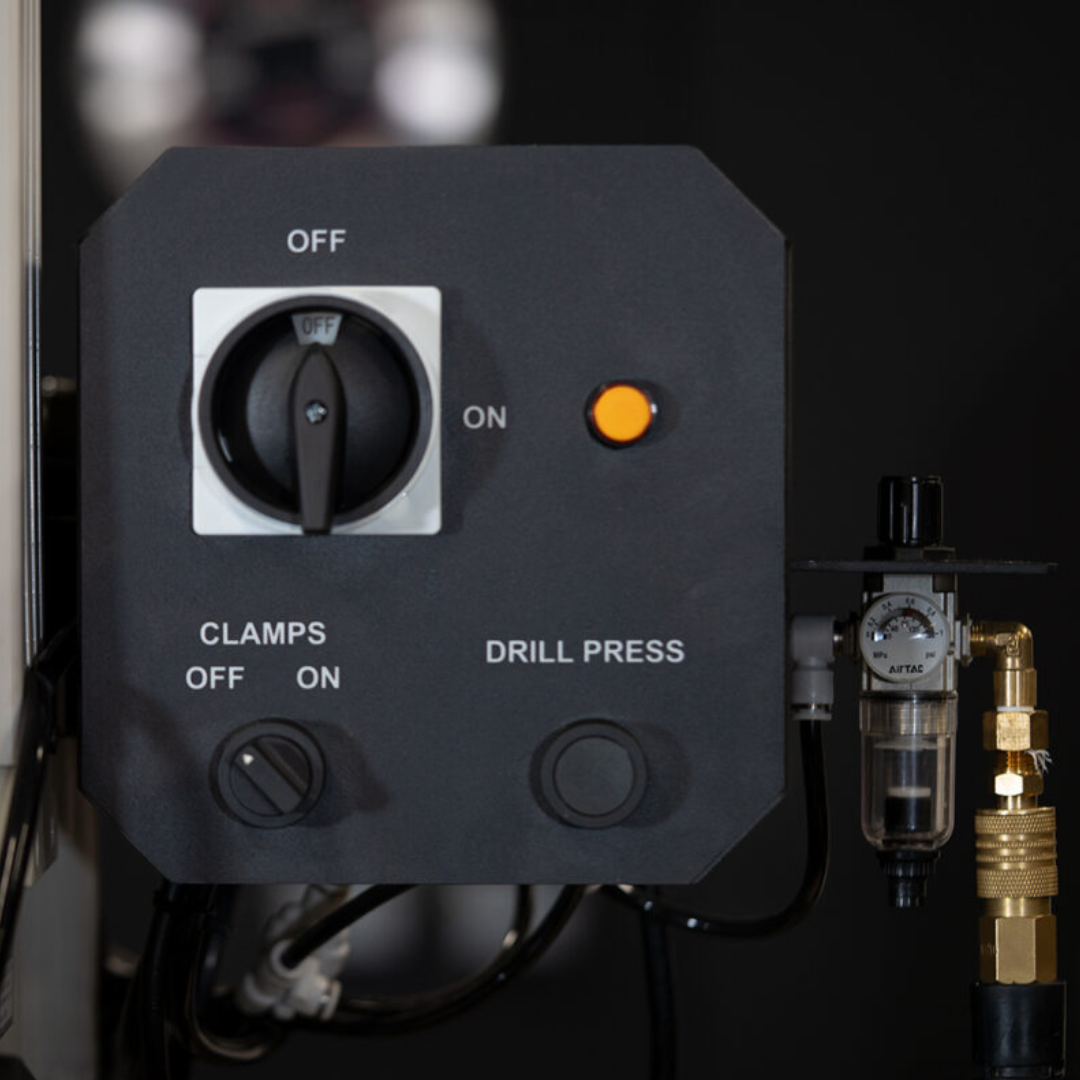 Close-up of the Maksiwa HBM-1000 control panel with power switch and operating indicators