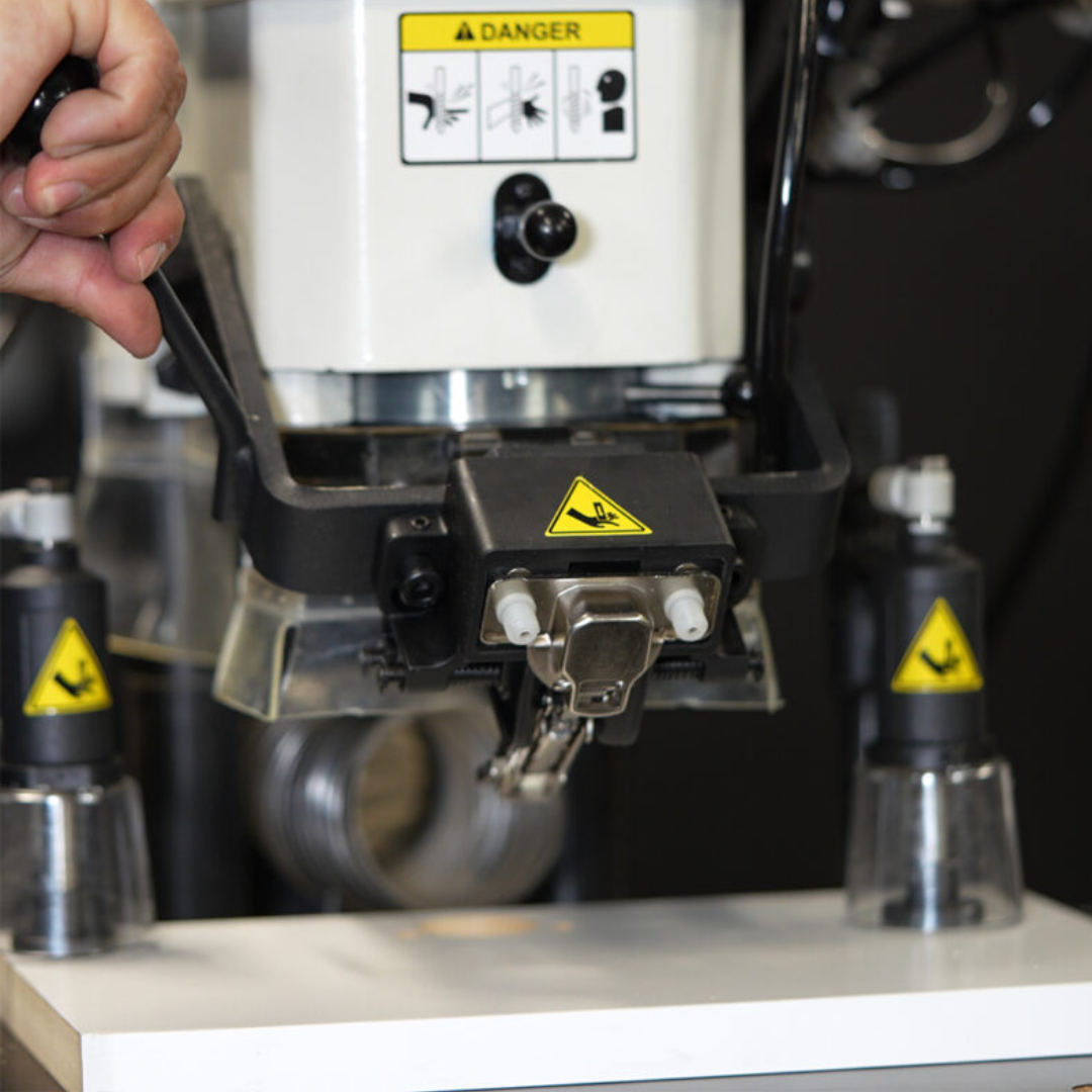 Detailed view of the Maksiwa HBM-1000 glue application and edge processing mechanism