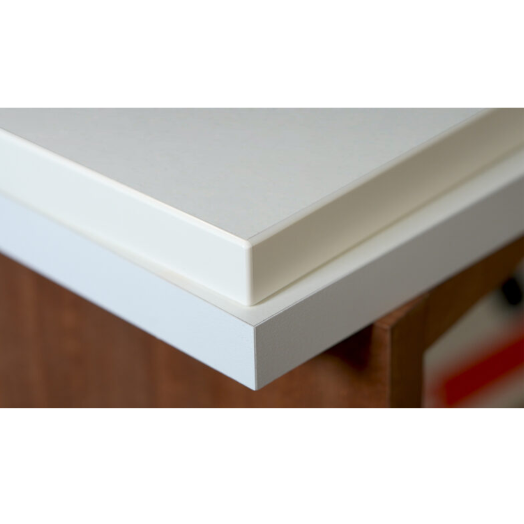 Maksiwa CBC.PCR – Edgebander Platinum Corner Rounding finished edge banding example on laminated panel corner