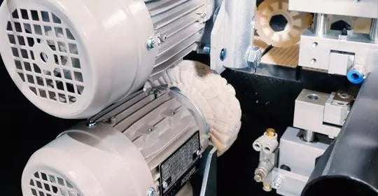 Maksiwa Edgebander CBC.TPM - Pre-Milling finishing unit close-up showing buffing and edge processing heads