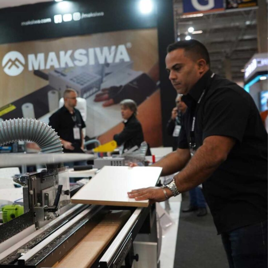 Maksiwa RBB.1000 wood working panel saw demonstrated at trade show