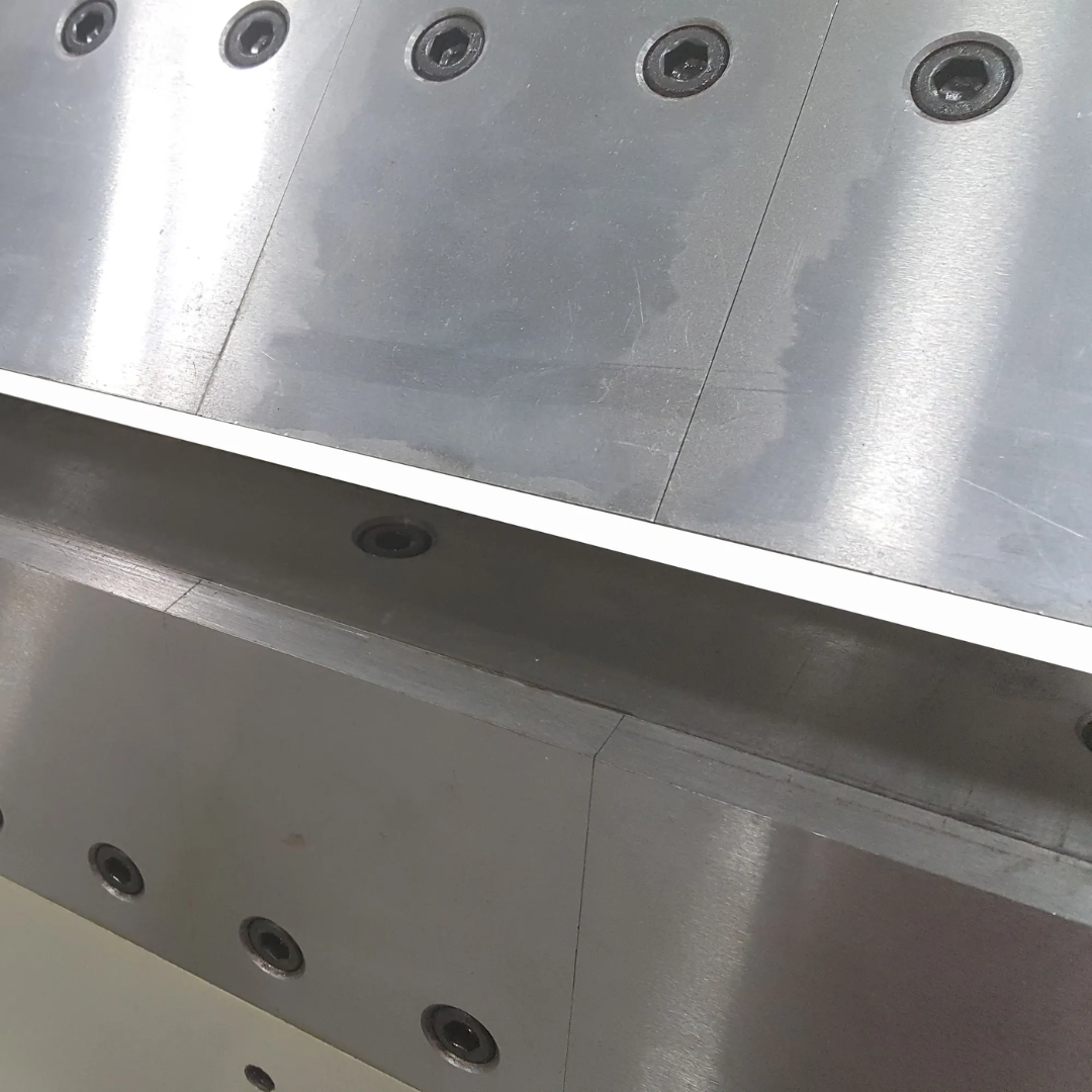 Precision-machined bending edge of the Baileigh Reversible Finger Brake (BB-5016F-DS) 1010428 providing clean, accurate bends across the full working width.