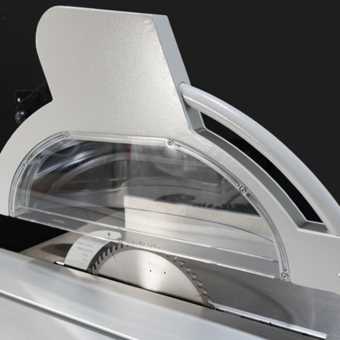 Transparent blade guard withdust collection on Maksiwa BMS.1600.IR table saw