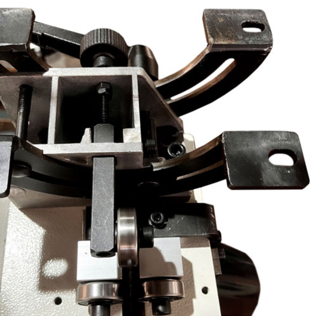 Upper blade guide assembly on Maksiwa SF.35.MI 14” Bandsaw