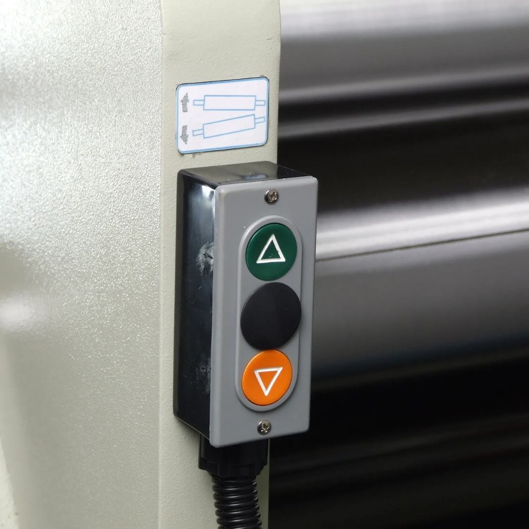 Baileigh Plate Roll PR-609 1006577 operator control buttons for efficient forward and reverse roller operation with intuitive machine controls.