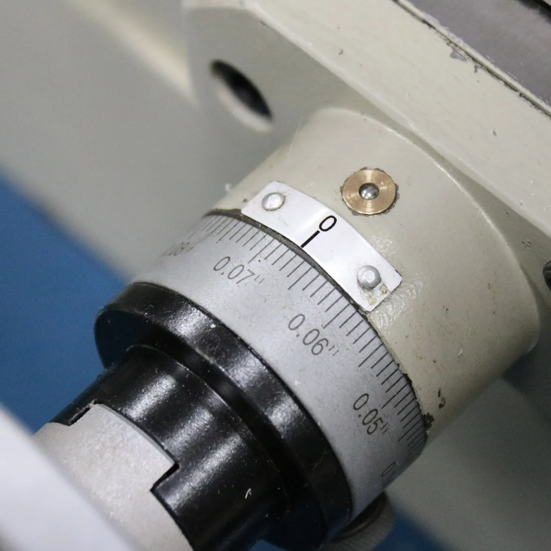 Baileigh Vertical Mill Drill VMD-828G 1020692 spindle speed selector and gearbox controls allowing optimized speed settings for various drilling and milling applications.