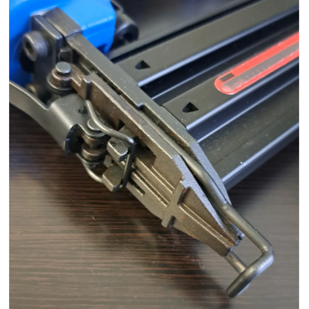 California Air Tools NGTQ18G 18 Gauge Brad Nail Gun (Brand New) magazine rail detail showing nail alignment track