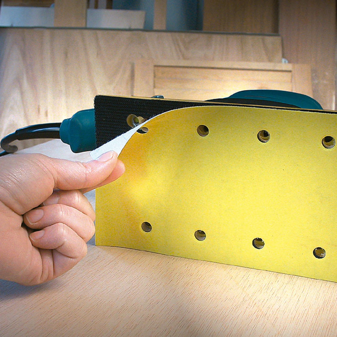 Close-up of Virutex LRE46L Orbital Sander (120 V) sanding pad and sheet attachment system
