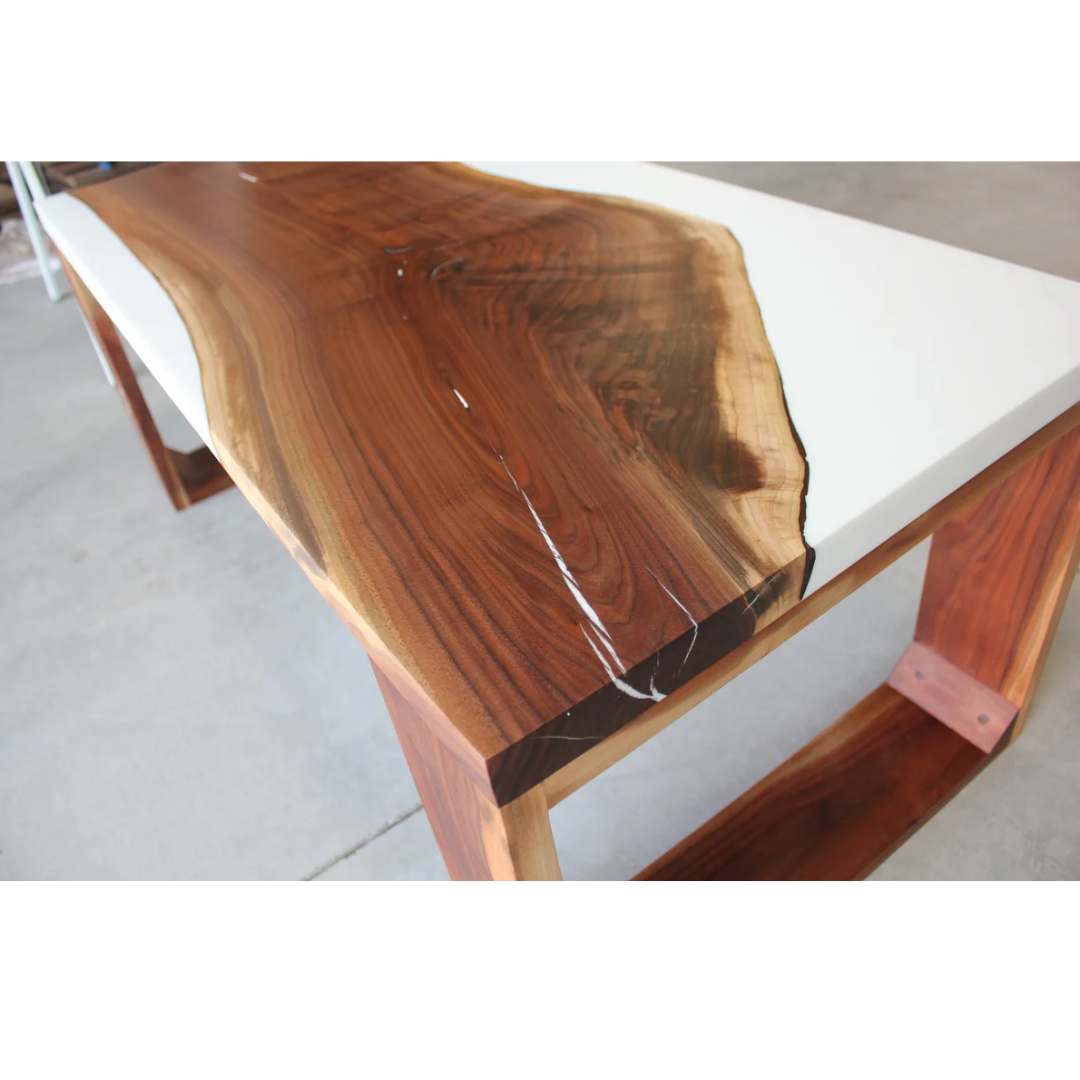 Close-up of wood slab edge filled with white epoxy resin using Ecopoxy SnowWhite EPSWK20‐15L.