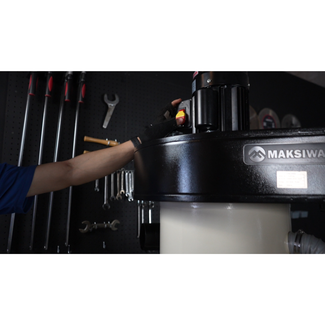 Control panel and power switch on Maksiwa CY/3.C cyclone dust collector