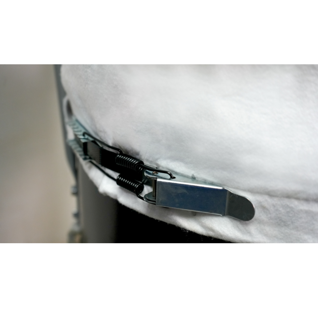 Detail of metal clamp securing filter canister on Maksiwa CPD/3.C dust collector