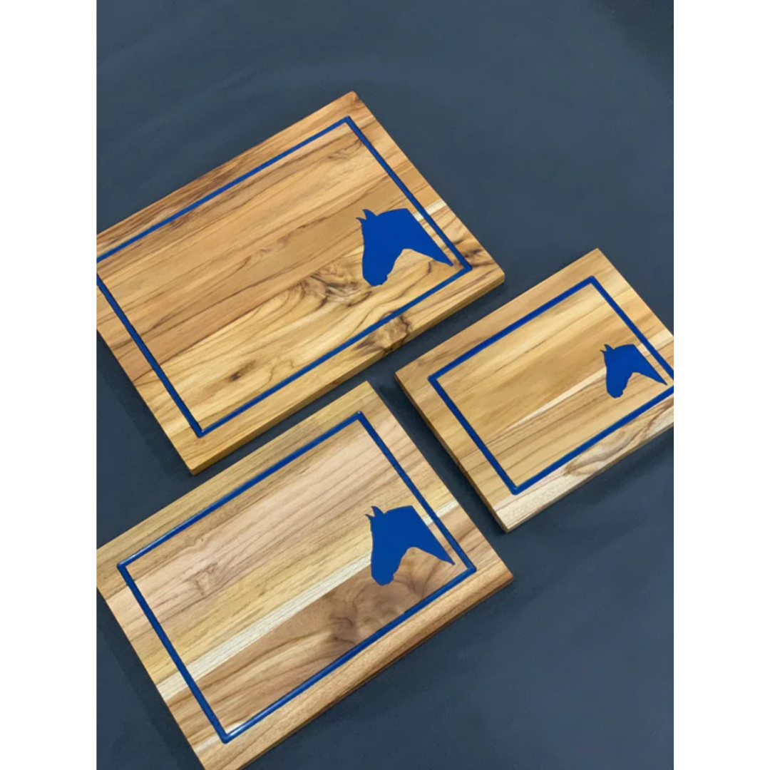 Ecopoxy Liquid Color Pigments applied in wood and resin artwork demonstrating rich, vibrant color effects.
