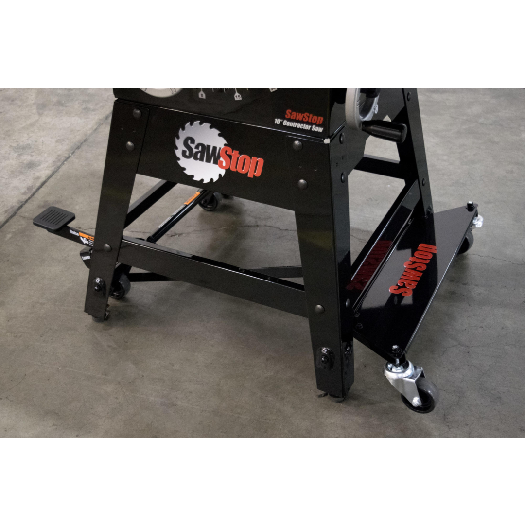 Foot-operated lifting pedal of the SawStop Contractor Saw Mobile Base MB-CNS-000 designed for convenient raising and lowering of the saw during relocation.