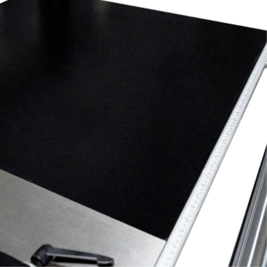 Heavy-duty cast iron work table surface of Maksiwa BMS.1600.IR