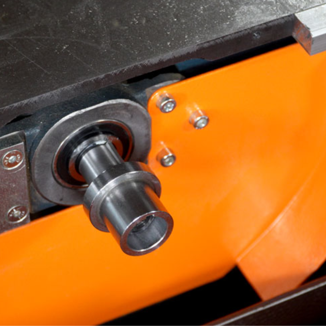Power switch and emergency stop button on MaksiwaBMS.1600.IR sliding table saw