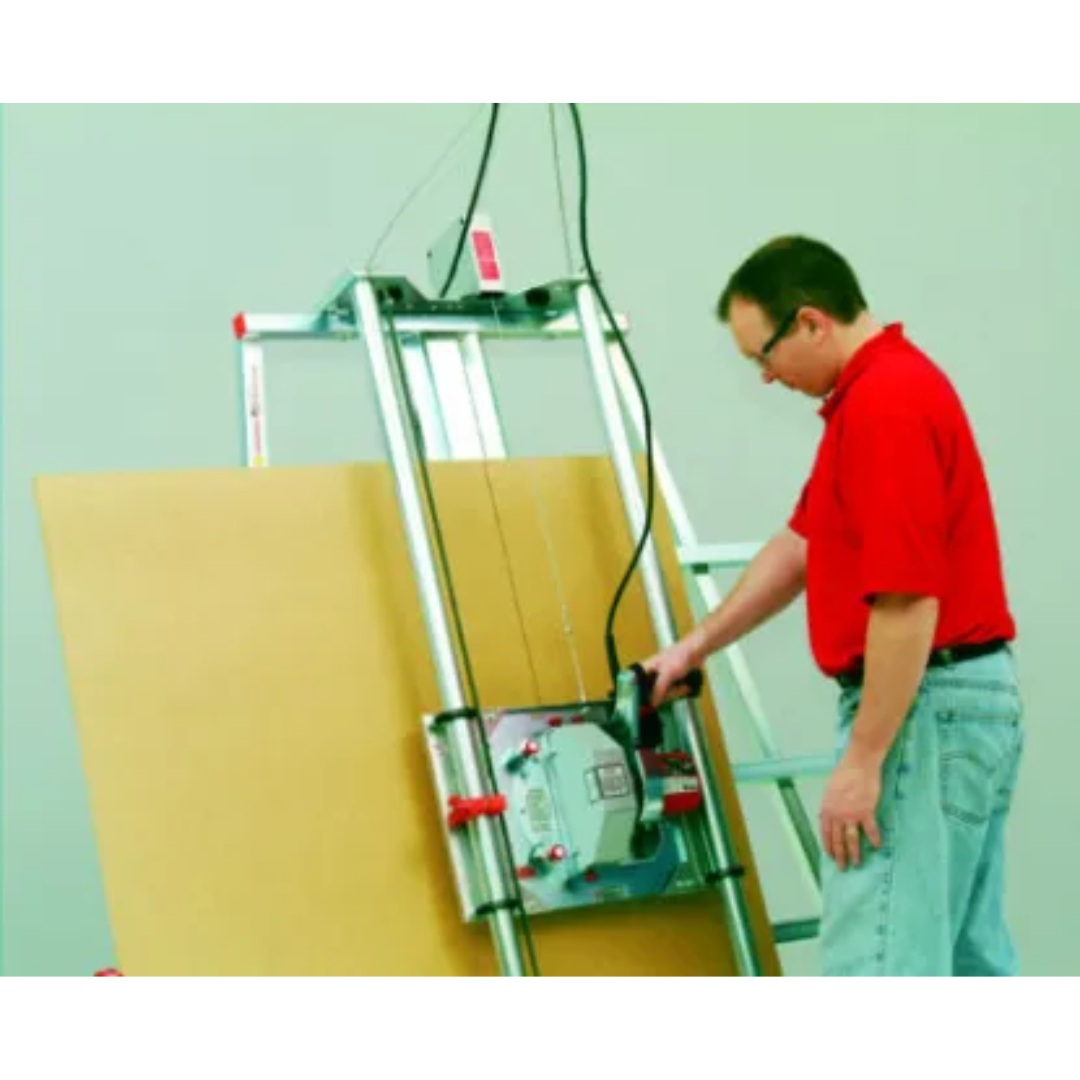 Safetyspeed C4 Panel Saw operator cutting large panel material vertically with smooth and controlled motion