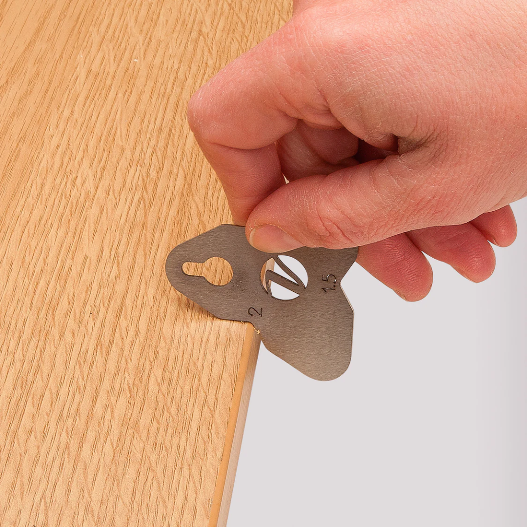 Virutex High-Precision Edge Scraper Tool Clean And Smooth Edges 5031110 in-use demonstration showing hand holding scraper against edge surface for finishing