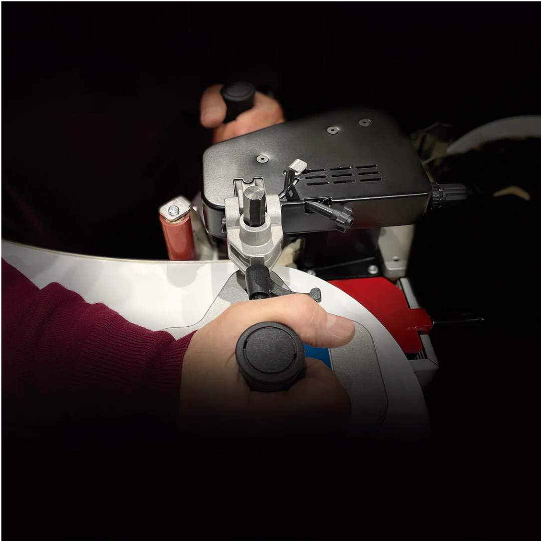 Virutex Hot Melt Portable Edgebander PEB250 Evolution (120V) 5000895 close-up of edgebanding application process on panel edge