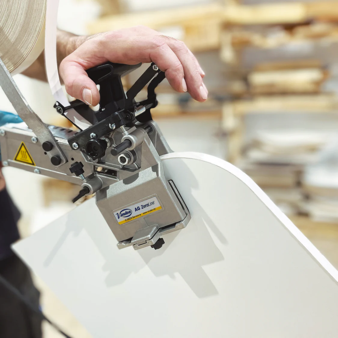 Virutex Portable Edgebander AG-Zeroline 120 V 5200699 close-up of edge banding finish on panel corner