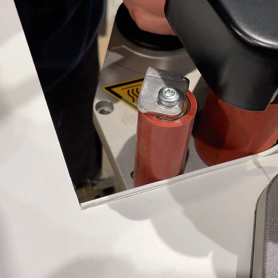 Virutex Portable Edgebander PEB Zeroline® (230 V) 5000810 product overview showing edgebanding process and components.
