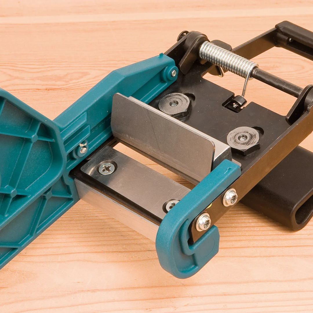 Virutex RC321S Hand End Trimmer For 3 Mm Tape 5245922 detailed view of dual blade mechanism and guide system for consistent edge trimming