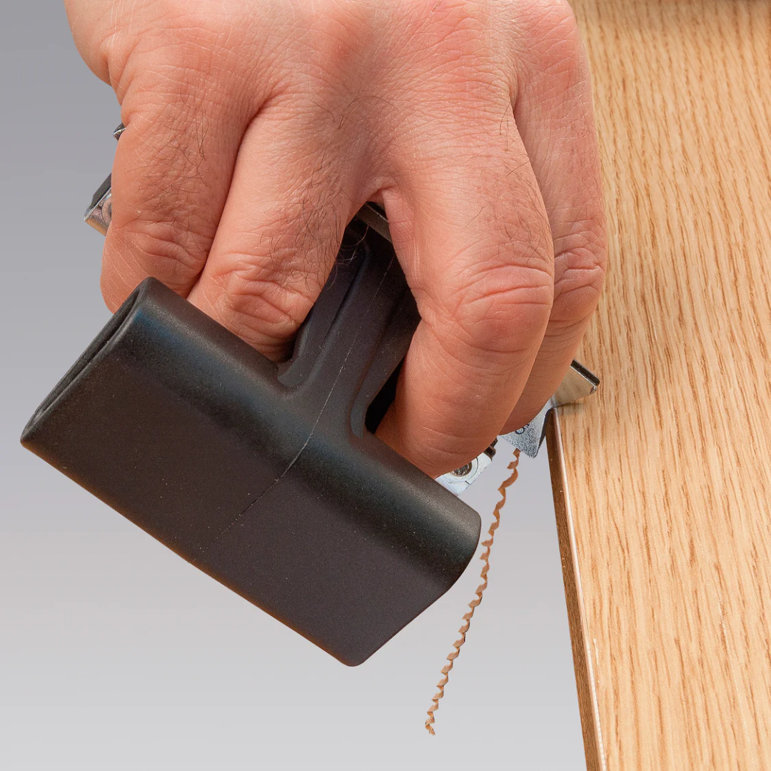 Virutex Scraper Edge Trimmer RP28 For Finishing 2800200 demonstrating controlled edge finishing with ergonomic grip for precision handling.