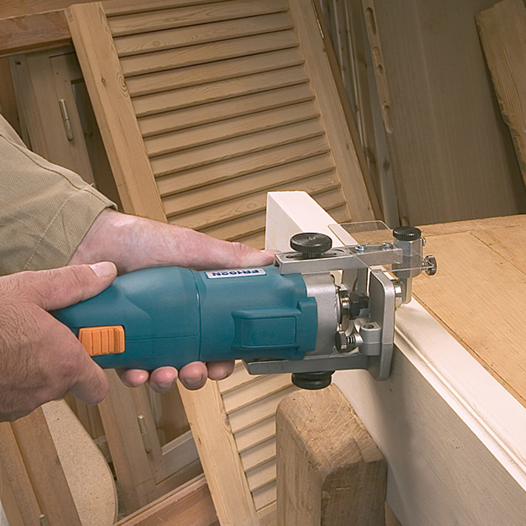 Virutex Trimmer FR192VG: Efficient Edge Finishing 9200899 in use trimming panel edges with controlled, smooth operation