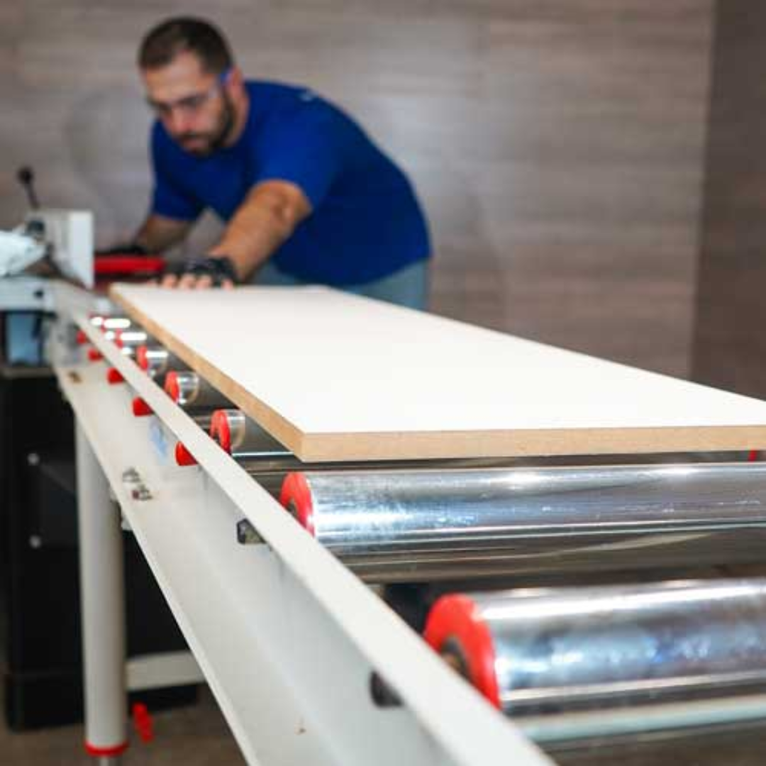 Wood panel supported by Maksiwa Roller Stand PRA/9 during material feeding
